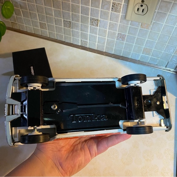 Tonka Vintage 70s toy Jeep Wagoneer rescue ambulance 9” - Picture 5 of 9